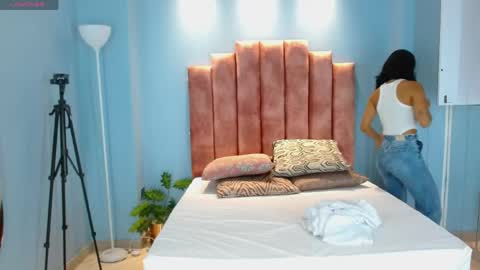 milaa_star online show from 04/24/26, 03:09