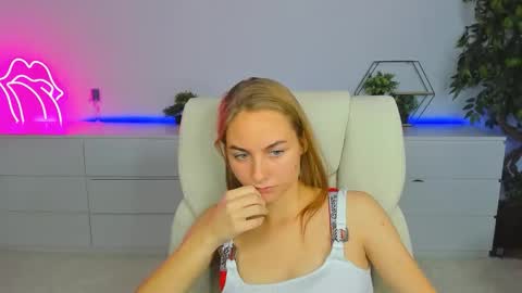 Snapshot of milaaddam chatting on 09/30/25, 05:45 Milla online show from 09/30/25, 05:45