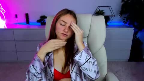 Snapshot of milaaddam chatting on 10/25/25, 06:32 Milla online show from 10/25/25, 06:32