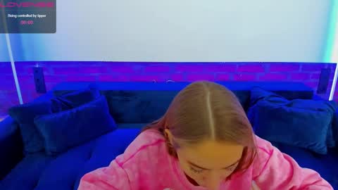 Snapshot of milaaddam chatting on 11/13/25, 06:56 Milla online show from 11/13/25, 06:56