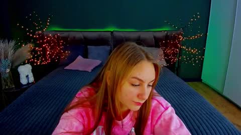 Snapshot of milaaddam chatting on 11/14/25, 07:18 Milla online show from 11/14/25, 07:18