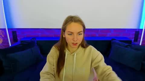 Snapshot of milaaddam chatting on 11/17/25, 06:30 Milla online show from 11/17/25, 06:30