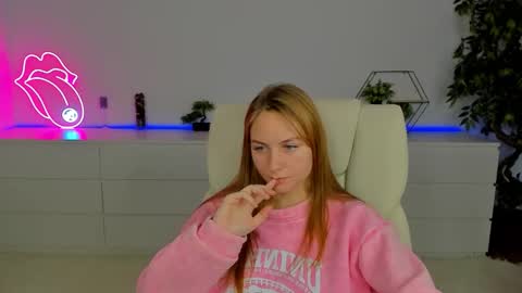 Snapshot of milaaddam chatting on 11/21/25, 06:34 Milla online show from 11/21/25, 06:34