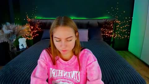 Snapshot of milaaddam chatting on 11/29/25, 07:11 Milla online show from 11/29/25, 07:11