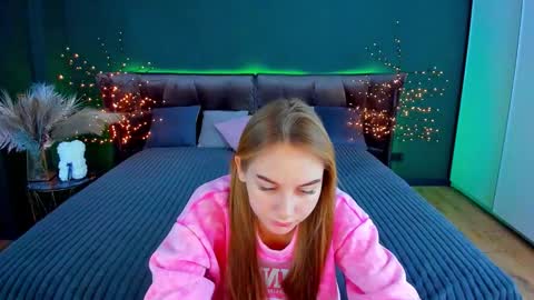 Snapshot of milaaddam chatting on 11/30/25, 06:50 Milla online show from 11/30/25, 06:50