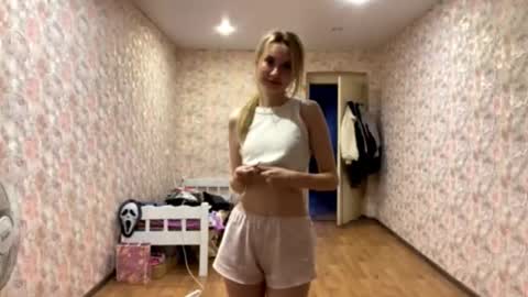 Snapshot of milaarcilla chatting on 03/22/26, 03:15 Amelia online show from 03/22/26, 03:15