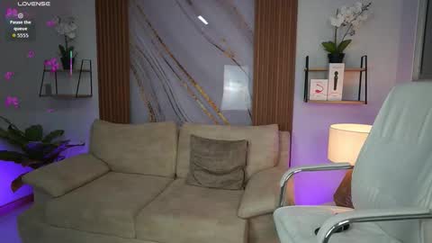 milacrave online show from 10/13/25, 11:32