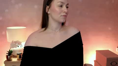Snapshot of milafleur chatting on 05/07/26, 02:22 Mila Fleur online show from 05/07/26, 02:22