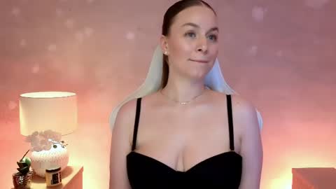 Snapshot of milafleur chatting on 08/03/26, 03:05 Mila Fleur online show from 08/03/26, 03:05