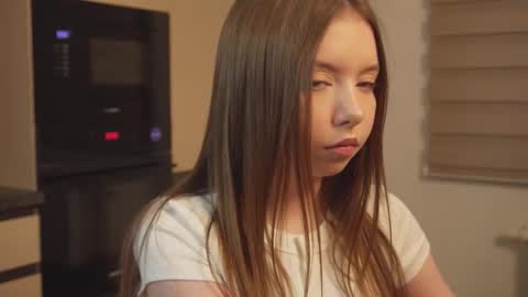 Snapshot of milaice chatting on 02/12/26, 01:06 Mila online show from 02/12/26, 01:06