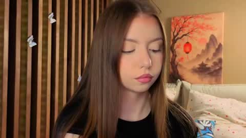 Snapshot of milaice chatting on 06/14/26, 01:35 Mila online show from 06/14/26, 01:35