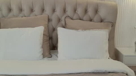 milaleoneli online show from 09/29/25, 06:57