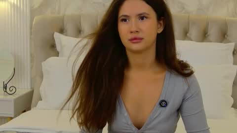 milaleoneli online show from 10/07/25, 03:42