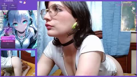 Snapshot of milalunala chatting on 02/26/25, 05:09 Mila-Lunala online show from 02/26/25, 05:09