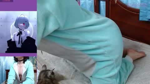 Snapshot of milalunala chatting on 02/28/25, 12:43 Mila-Lunala online show from 02/28/25, 12:43