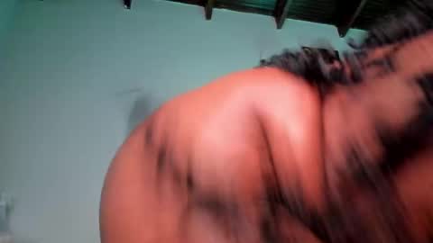 Snapshot of milan_ebony chatting on 02/24/25, 02:26 Milan online show from 02/24/25, 02:26