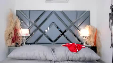 Snapshot of milan_lewiss chatting on 10/25/25, 12:02 milan_lewiss online show from 10/25/25, 12:02