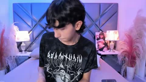 milan_lewiss online show from 04/15/26, 12:56