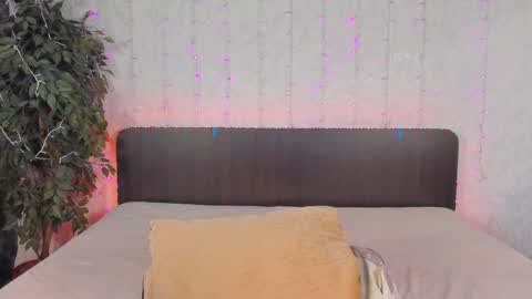 Snapshot of milana_crystal_ chatting on 12/03/24, 11:11 Milana online show from 12/03/24, 11:11