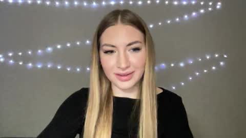 Snapshot of milanaaa_ chatting on 12/04/24, 07:01 Milana online show from 12/04/24, 07:01