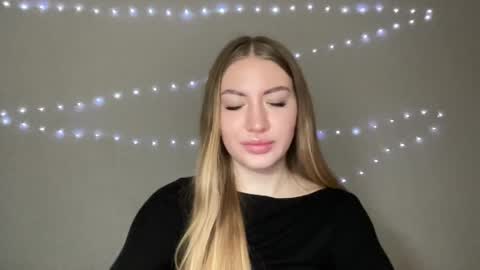 Snapshot of milanaaa_ chatting on 12/05/24, 07:49 Milana online show from 12/05/24, 07:49