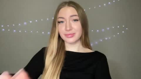 Snapshot of milanaaa_ chatting on 12/09/24, 01:45 Milana online show from 12/09/24, 01:45