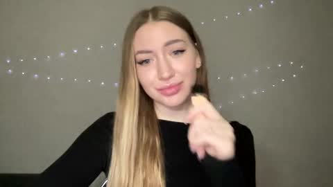 Snapshot of milanaaa_ chatting on 12/10/24, 01:55 Milana online show from 12/10/24, 01:55