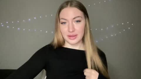 Snapshot of milanaaa_ chatting on 12/10/24, 06:49 Milana online show from 12/10/24, 06:49