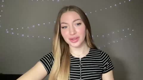 Snapshot of milanaaa_ chatting on 12/12/24, 07:15 Milana online show from 12/12/24, 07:15