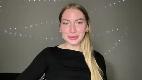 Snapshot of milanaaa_ chatting on 12/24/24, 06:50 Milana online show from 12/24/24, 06:50