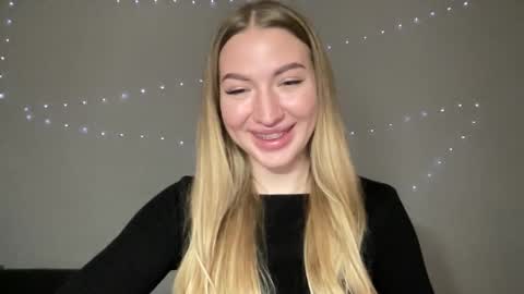 Snapshot of milanaaa_ chatting on 12/26/24, 11:54 Milana online show from 12/26/24, 11:54