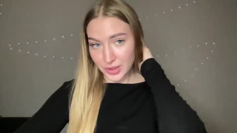 Snapshot of milanaaa_ chatting on 12/26/24, 05:08 Milana online show from 12/26/24, 05:08