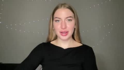 Snapshot of milanaaa_ chatting on 12/27/24, 06:53 Milana online show from 12/27/24, 06:53