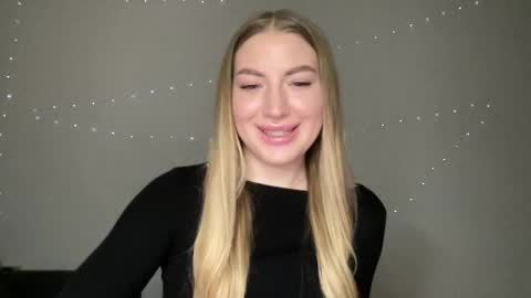 Snapshot of milanaaa_ chatting on 12/29/24, 12:45 Milana online show from 12/29/24, 12:45