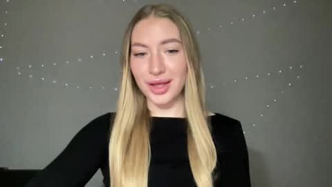 Snapshot of milanaaa_ chatting on 12/29/24, 07:32 Milana online show from 12/29/24, 07:32