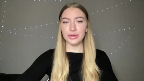 Snapshot of milanaaa_ chatting on 12/30/24, 11:59 Milana online show from 12/30/24, 11:59