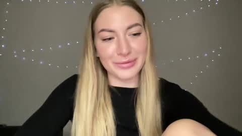 Snapshot of milanaaa_ chatting on 12/30/24, 07:21 Milana online show from 12/30/24, 07:21