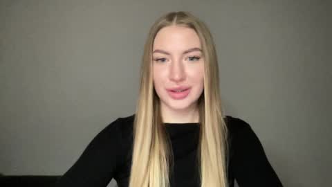 Snapshot of milanaaa_ chatting on 01/06/25, 11:51 Milana online show from 01/06/25, 11:51