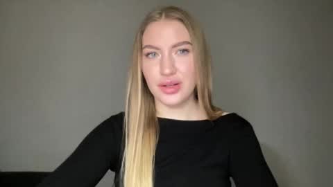 Snapshot of milanaaa_ chatting on 01/10/25, 11:33 Milana online show from 01/10/25, 11:33