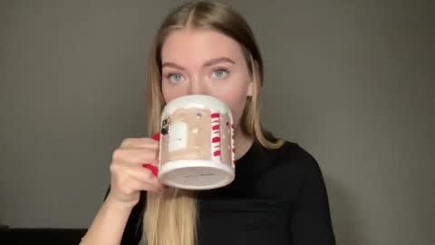 Snapshot of milanaaa_ chatting on 01/10/25, 07:00 Milana online show from 01/10/25, 07:00