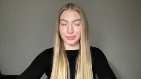 Snapshot of milanaaa_ chatting on 01/12/25, 11:50 Milana online show from 01/12/25, 11:50