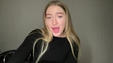 Snapshot of milanaaa_ chatting on 01/12/25, 08:57 Milana online show from 01/12/25, 08:57