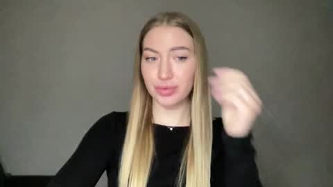 Snapshot of milanaaa_ chatting on 01/14/25, 03:26 Milana online show from 01/14/25, 03:26