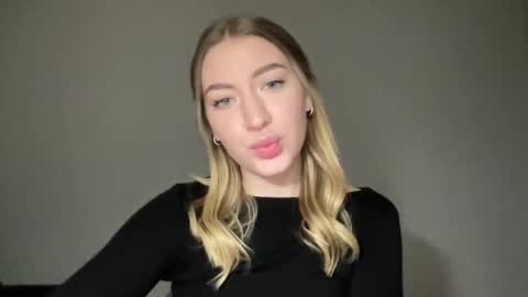 Snapshot of milanaaa_ chatting on 01/16/25, 03:13 Milana online show from 01/16/25, 03:13