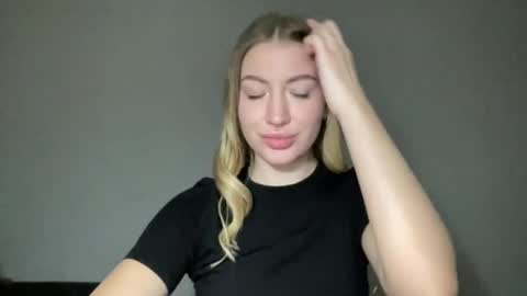 Snapshot of milanaaa_ chatting on 01/16/25, 08:36 Milana online show from 01/16/25, 08:36