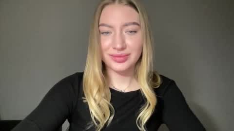 Snapshot of milanaaa_ chatting on 01/18/25, 09:45 Milana online show from 01/18/25, 09:45