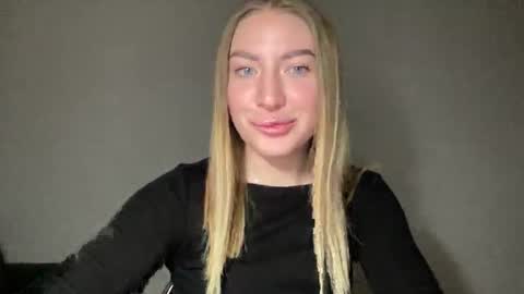 Snapshot of milanaaa_ chatting on 01/19/25, 08:41 Milana online show from 01/19/25, 08:41