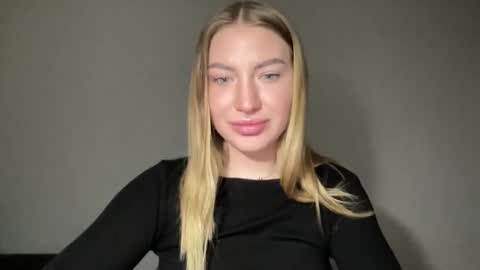 Snapshot of milanaaa_ chatting on 01/20/25, 06:43 Milana online show from 01/20/25, 06:43