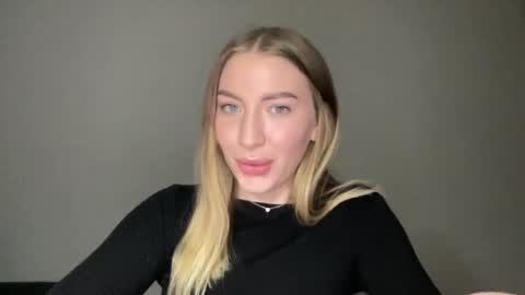 Snapshot of milanaaa_ chatting on 01/21/25, 07:17 Milana online show from 01/21/25, 07:17