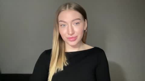 Snapshot of milanaaa_ chatting on 01/29/25, 11:51 Milana online show from 01/29/25, 11:51